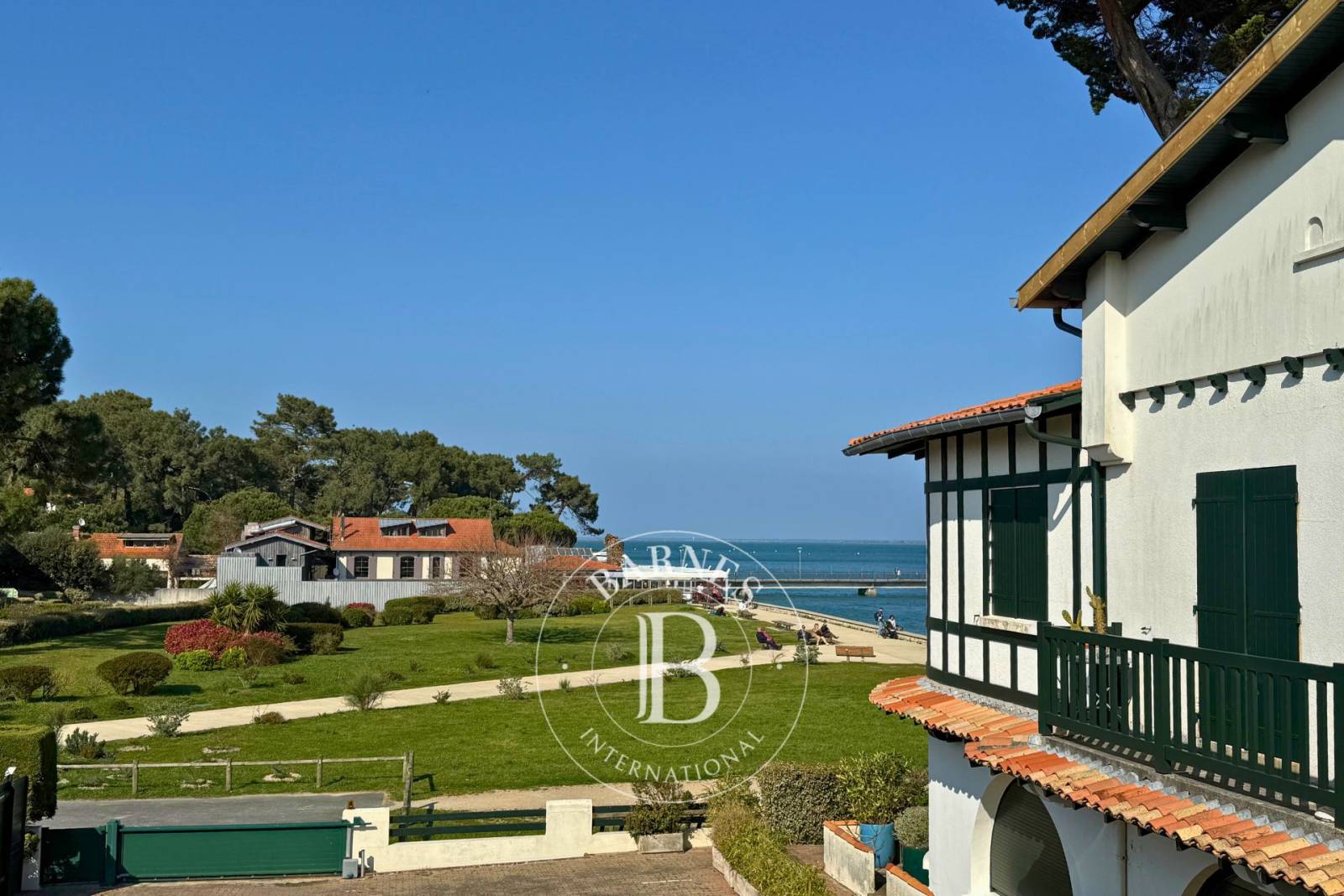 appartement vue Bassin Cap Ferret immobilier de prestige Barnes