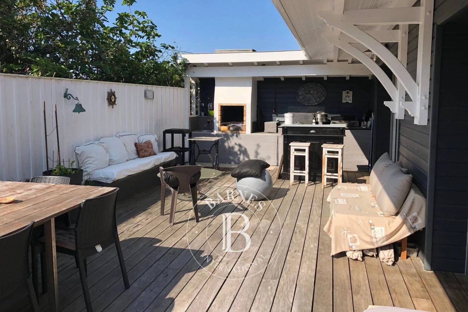 VILLA AU CENTRE DU CAP FERRET AVEC APPARTEMENT INDÉPENDANT ET ACCÈS RAPIDE AUX PLAGES ET COMMERCES