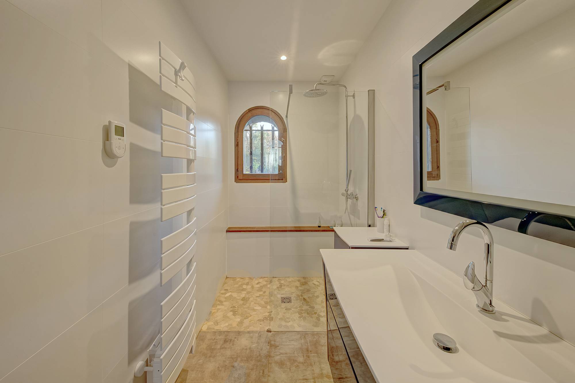 PYLA SUR MER JOLIE VILLA EN BOIS AVEC SALLE DE BAINS COMPLÈTEa