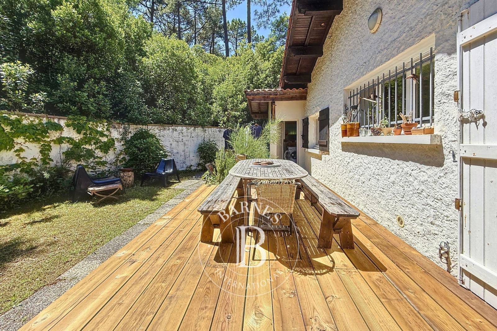 MAISON DE PLAIN-PIED AVEC JARDIN ET 4 CHAMBRES DANS LE VILLAGE DU CANON SUR LA PRESQU’ÎLE DU CAP FERRET