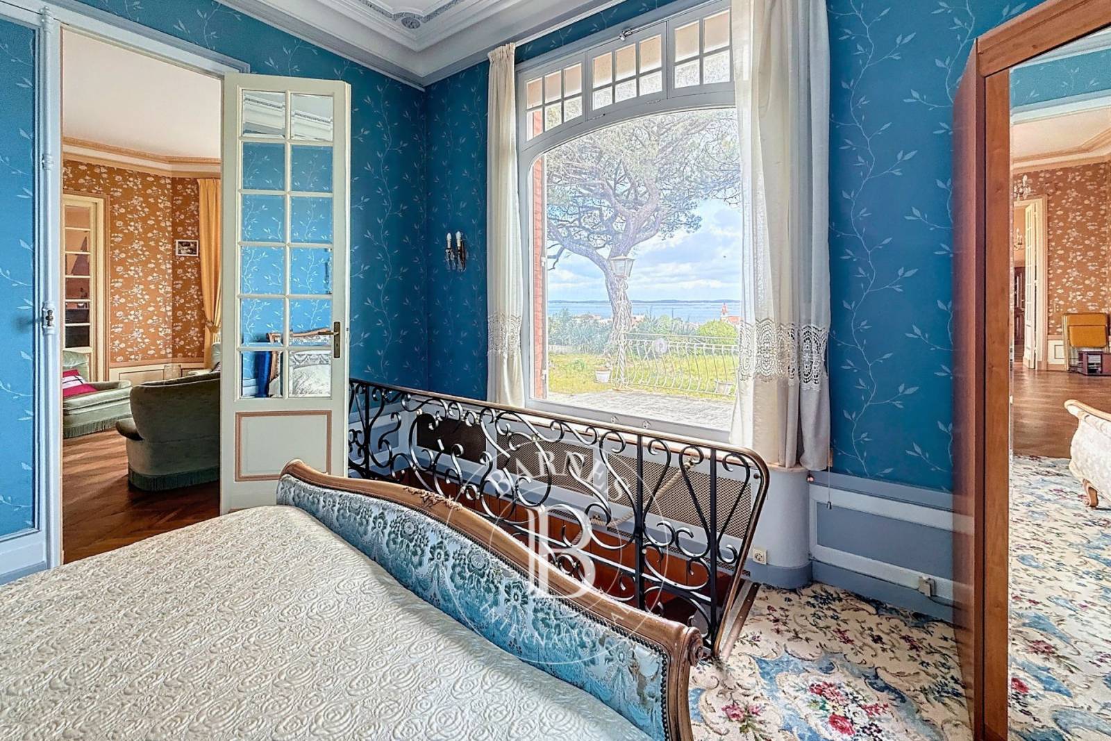 APPARTEMENT TRAVERSANT EN VILLE D’HIVER AVEC JARDIN ET VUE PANORAMIQUE SUR LE BASSIN D’ARCACHON