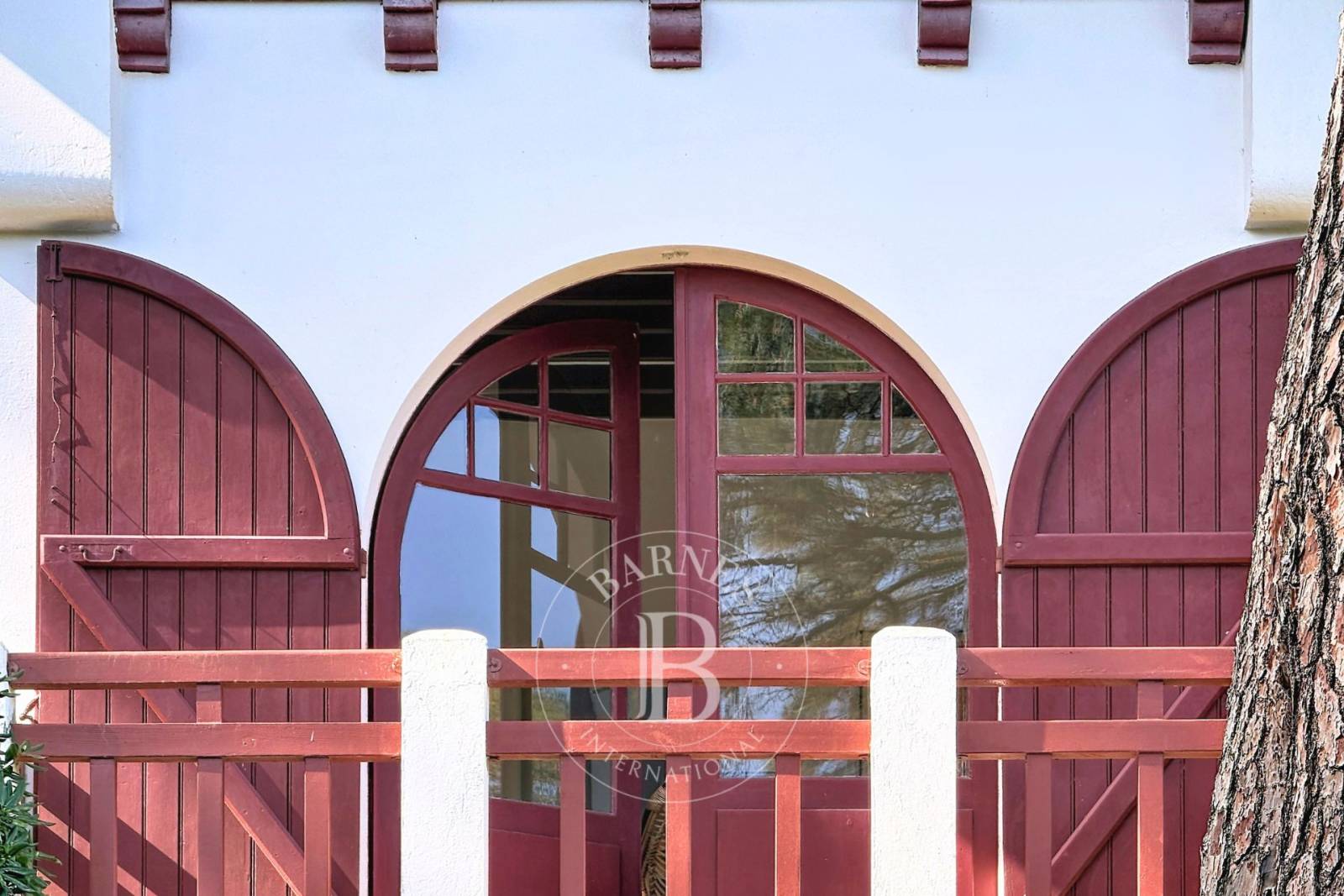 VILLA TRADITIONNELLE DE CHARME AVEC 4 CHAMBRES À DEUX PAS DE LA PLAGE, QUARTIER HAÏTZA / CORNICHE AU PYLA-SUR-MER