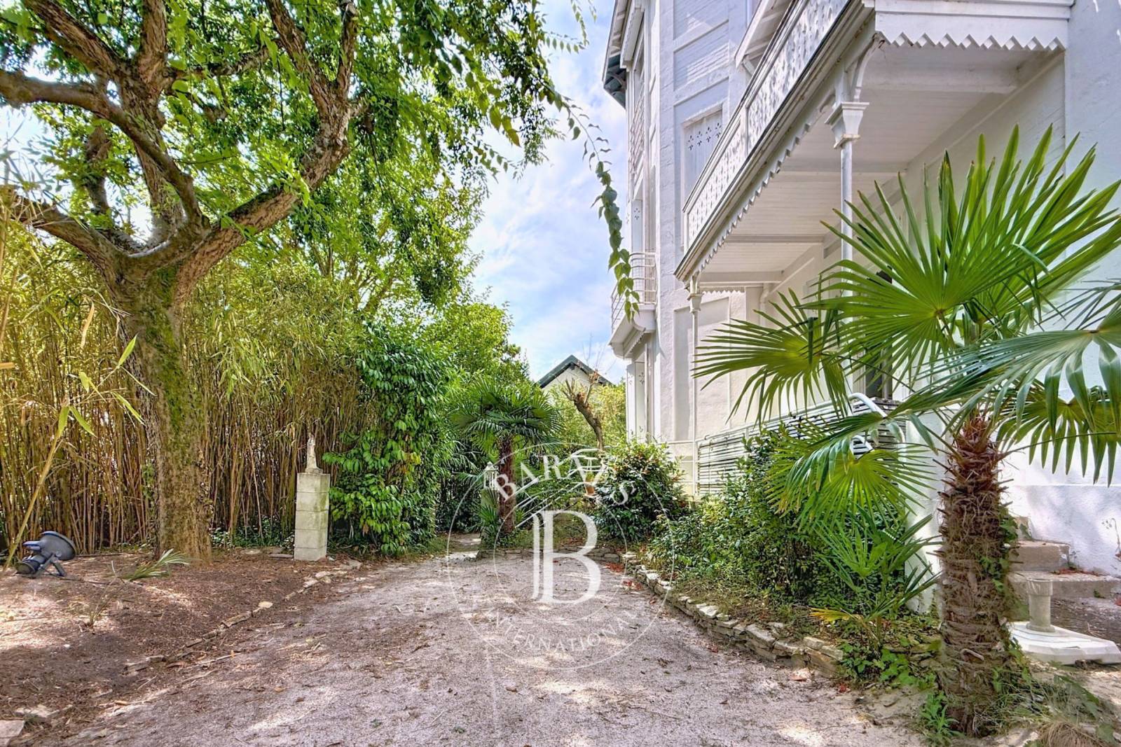VILLA DE CARACTÈRE EN VILLE D’HIVER À ARCACHON