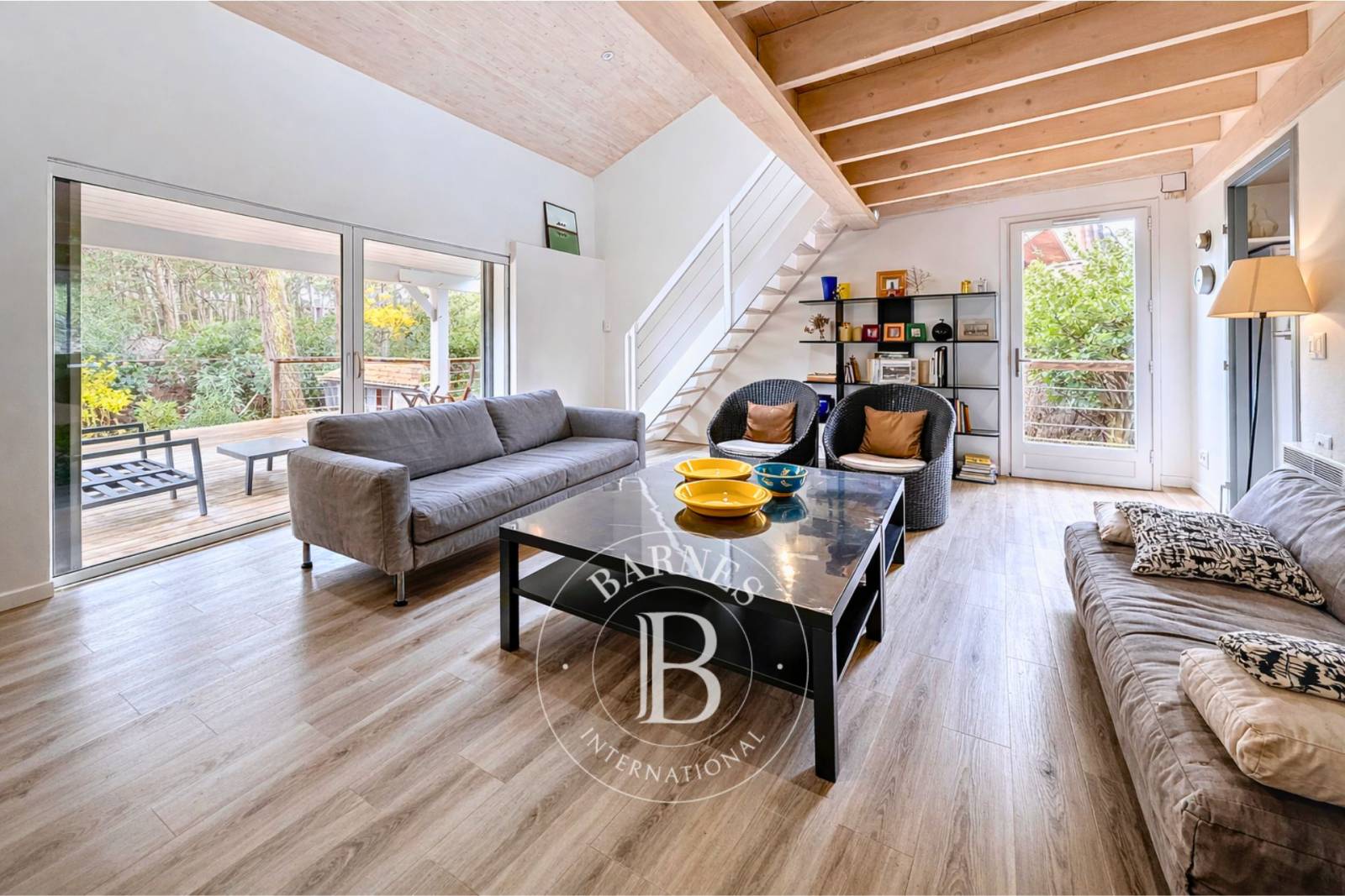 VILLA FAMILIALE AVEC DÉPENDANCE, SITUÉE DANS LE VILLAGE DE PIRAILLAN, SUR LA PRESQU’ÎLE DU CAP FERRET