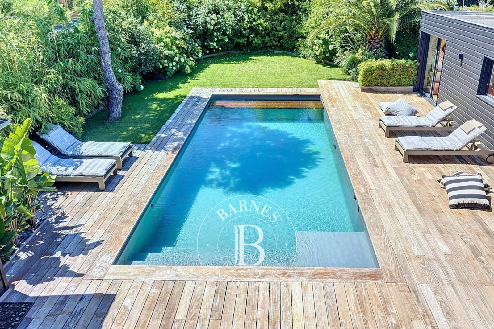 VILLA EN BOIS RÉNOVÉE AVEC PISCINE ET VUE PHARE AU CAP FERRET