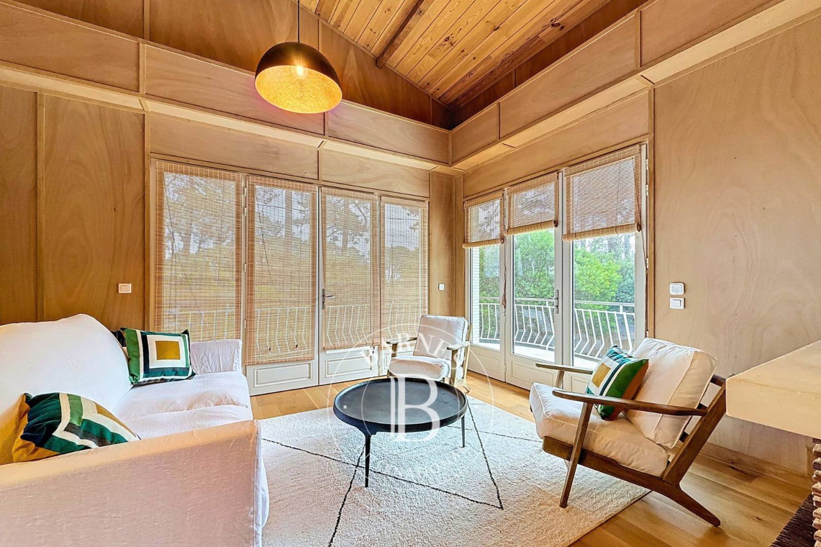 VILLA FAMILIALE RÉNOVÉE AVEC PISCINE À PIRAILLAN, SUR LA PRESQU’ÎLE DU CAP FERRET