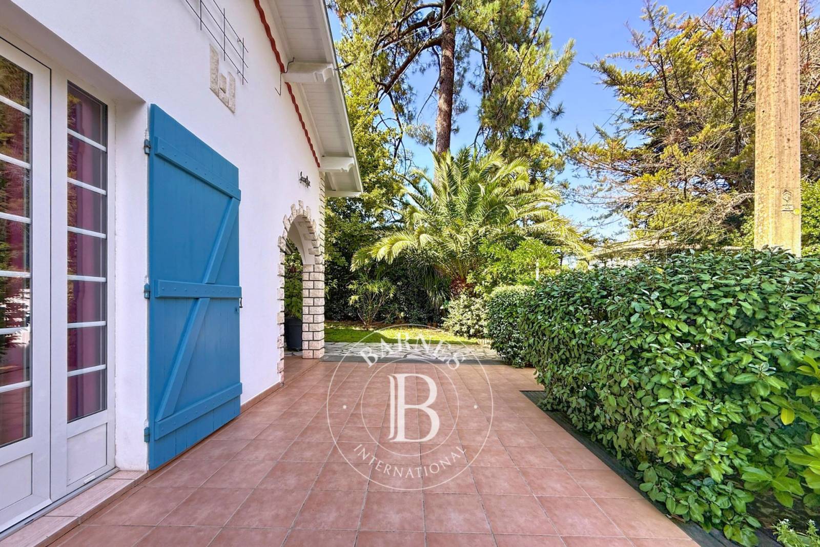 MAISON FAMILIALE AVEC 4 CHAMBRES, JARDIN ET GRAND GARAGE AUX ABATILLES À ARCACHON