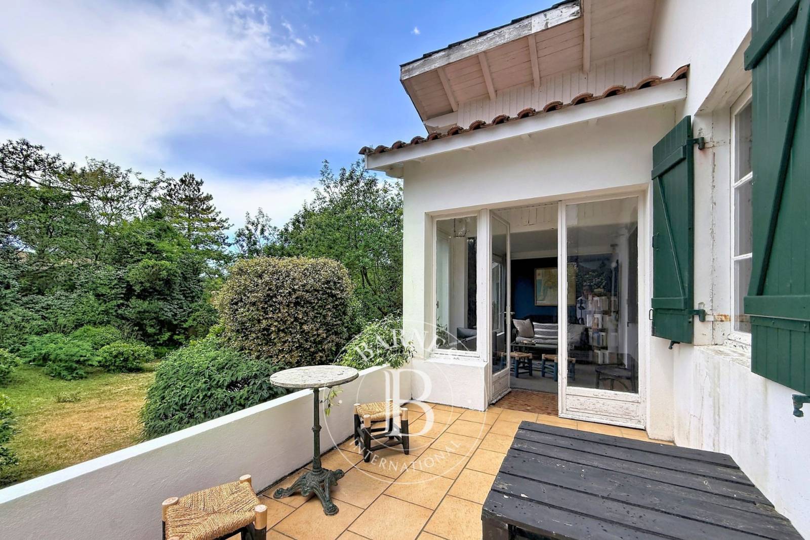 VILLA FAMILIALE À RÉNOVER, SITUÉE DANS LE TRIANGLE D’OR AU CAP FERRET, PROCHE PLAGES ET COMMERCES