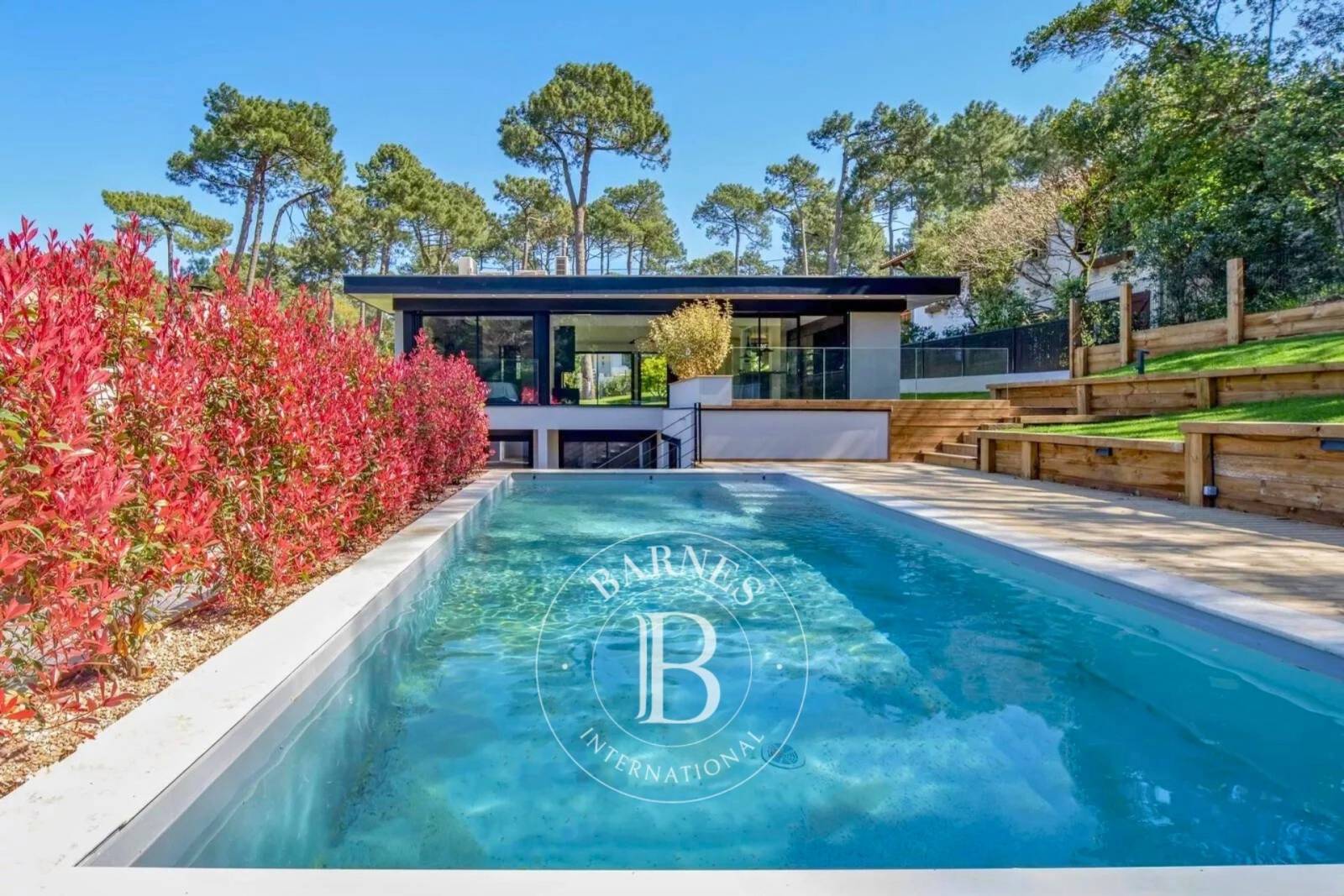 SOMPTUEUSE VILLA DE STANDING AVEC PISCINE AU PYLA-SUR-MER