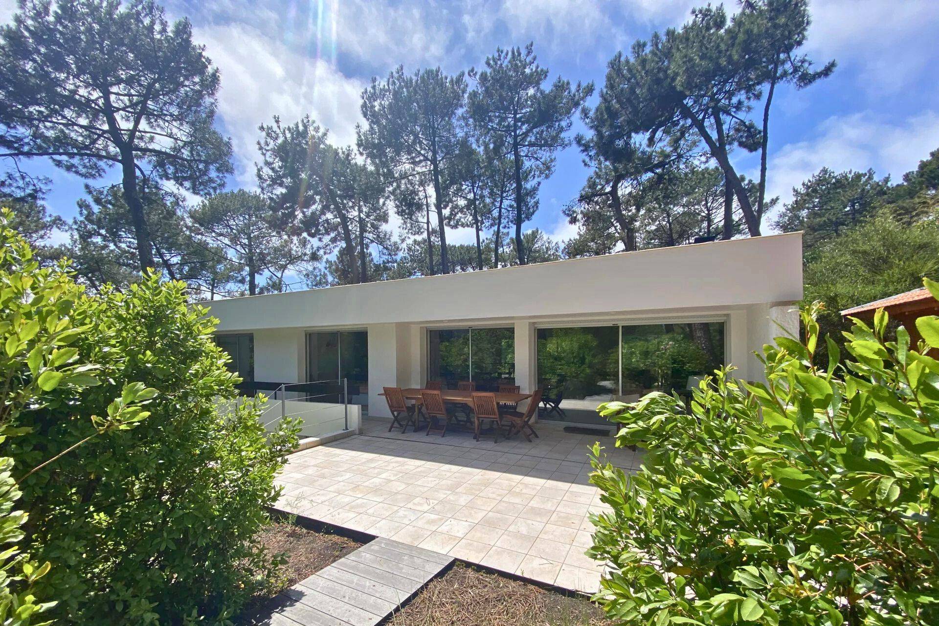 VILLA AVEC PISCINE CAP FERRET À VENDRE