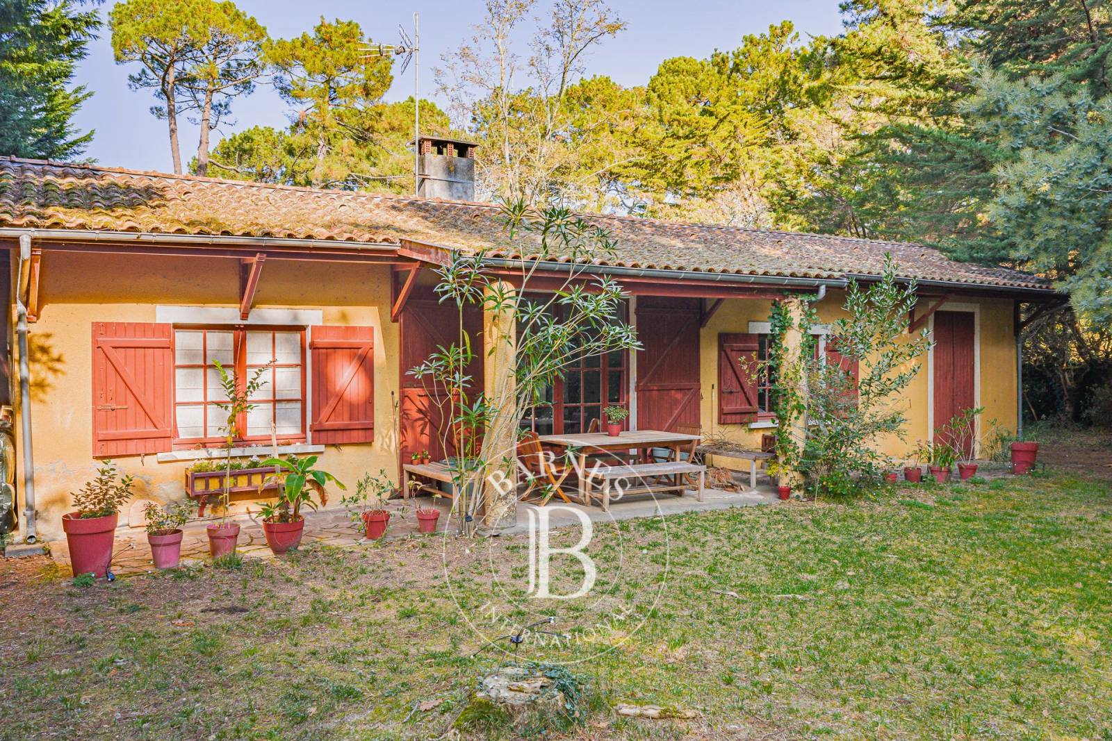 PROPRIÉTÉ EN PREMIÈRE LIGNE AVEC ACCÈS DIRECT À LA PLAGE SUR LA PRESQU’ÎLE DU CAP FERRET
