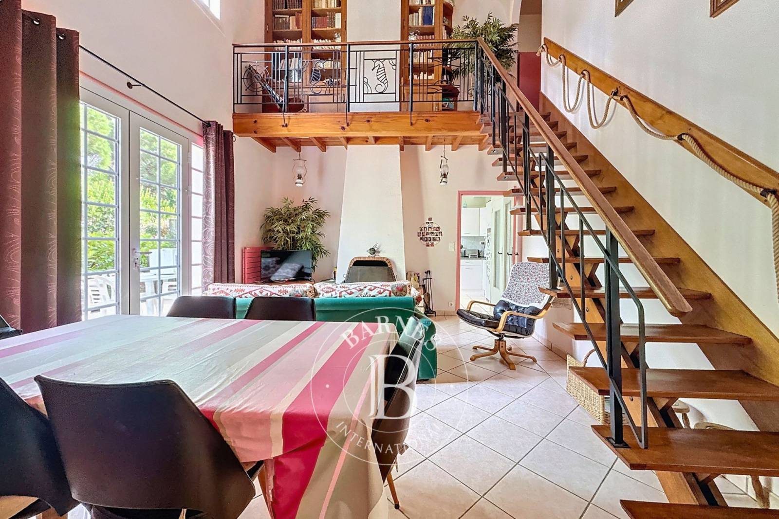 MAISON FAMILIALE AVEC 4 CHAMBRES, JARDIN ET GRAND GARAGE AUX ABATILLES À ARCACHON