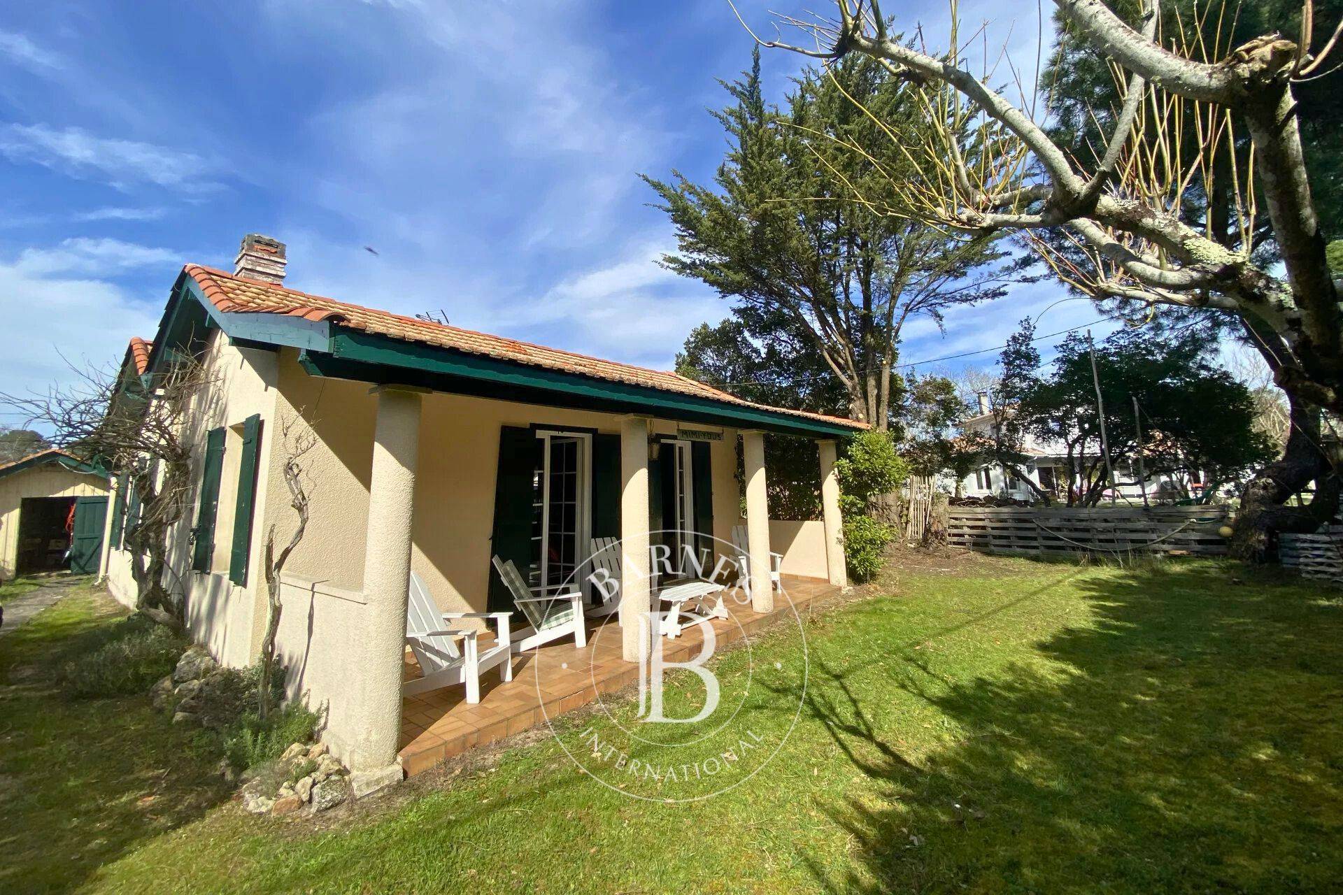 Immobilier de prestige Cap Ferret, villa avec dépendance à Claouey