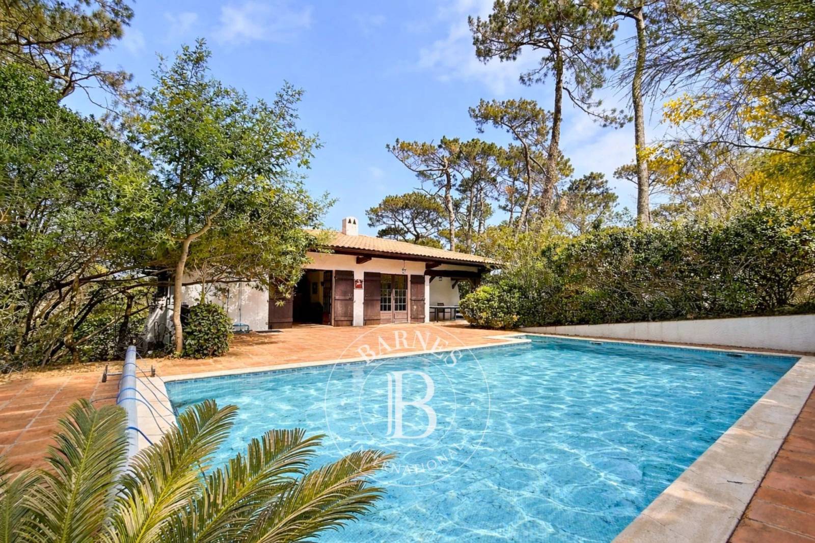 VILLA GAUME AVEC PISCINE SUR UN GRAND TERRAIN, DANS LE QUARTIER DE L’HAITZA AU PYLA-SUR-MER