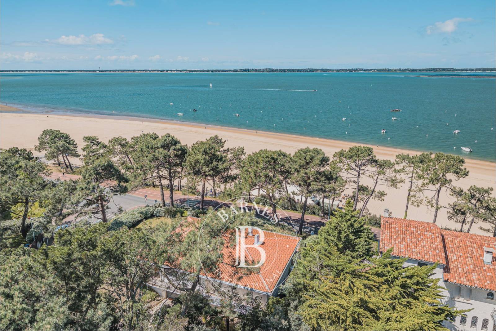 Salon lumineux avec vue dégagée sur le Bassin d’Arcachon