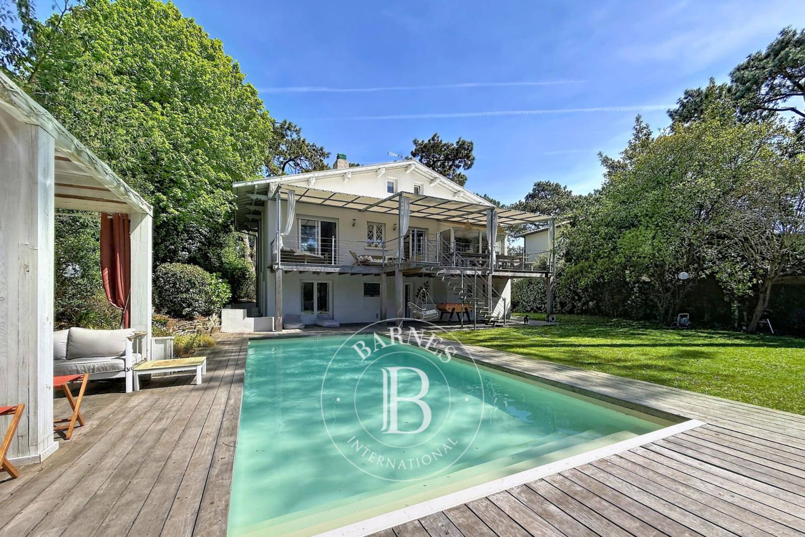 MAISON FAMILIALE BASCO-LANDAISE DE 226 M² AVEC PISCINE ET DÉPENDANCE SITUÉE DANS LE QUARTIER DES ABATILLES À ARCACHON