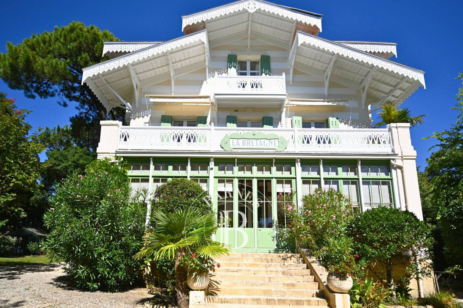 villa historique rénovée à Arcachon avec parc arboré