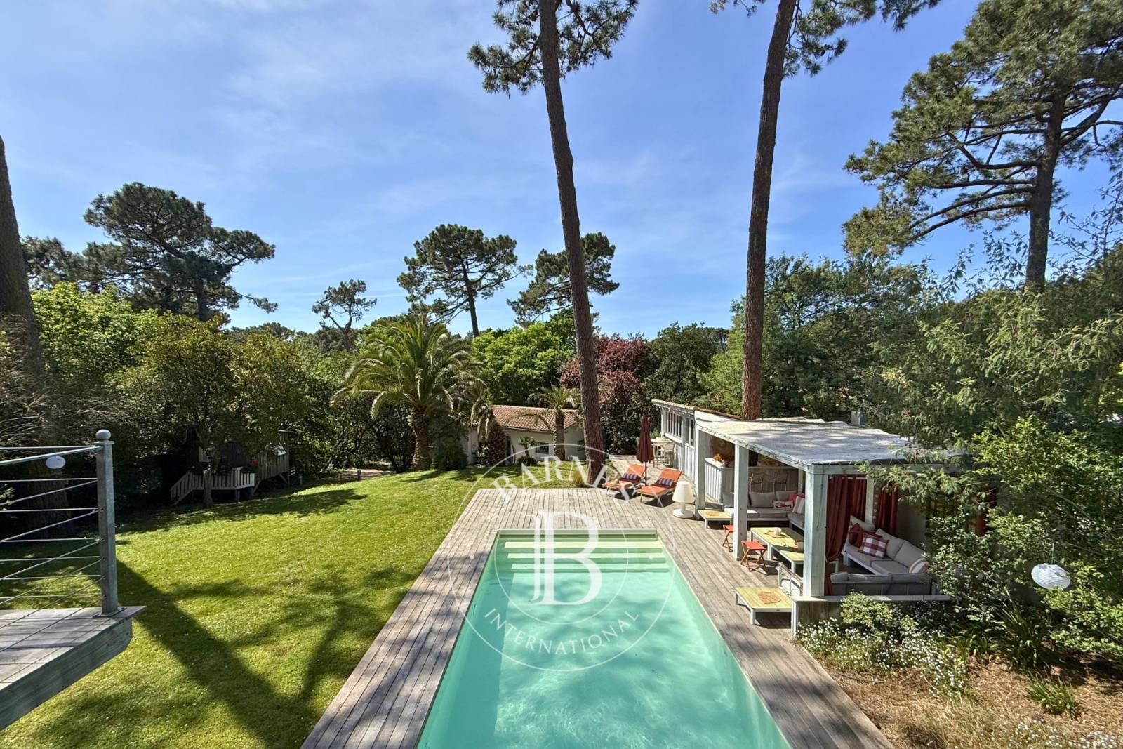 MAISON FAMILIALE BASCO-LANDAISE DE 226 M² AVEC PISCINE ET DÉPENDANCE SITUÉE DANS LE QUARTIER DES ABATILLES À ARCACHON