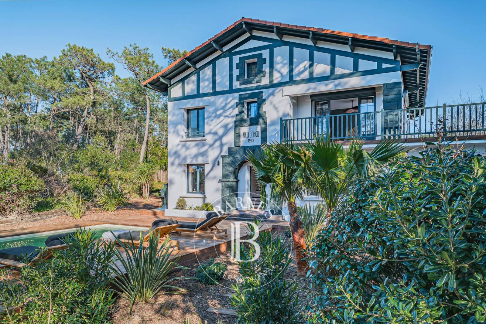 VILLA FAMILIALE AVEC 5 CHAMBRES, DANS LE CENTRE DU CAP FERRET - PROCHE OCÉANa