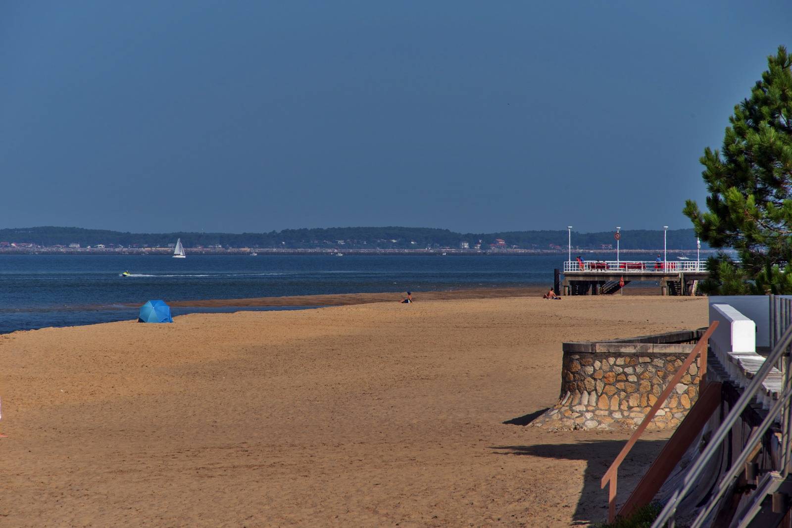 A VENDRE SUPERBE APPARTEMENT VUE MER LE MOULLEAU