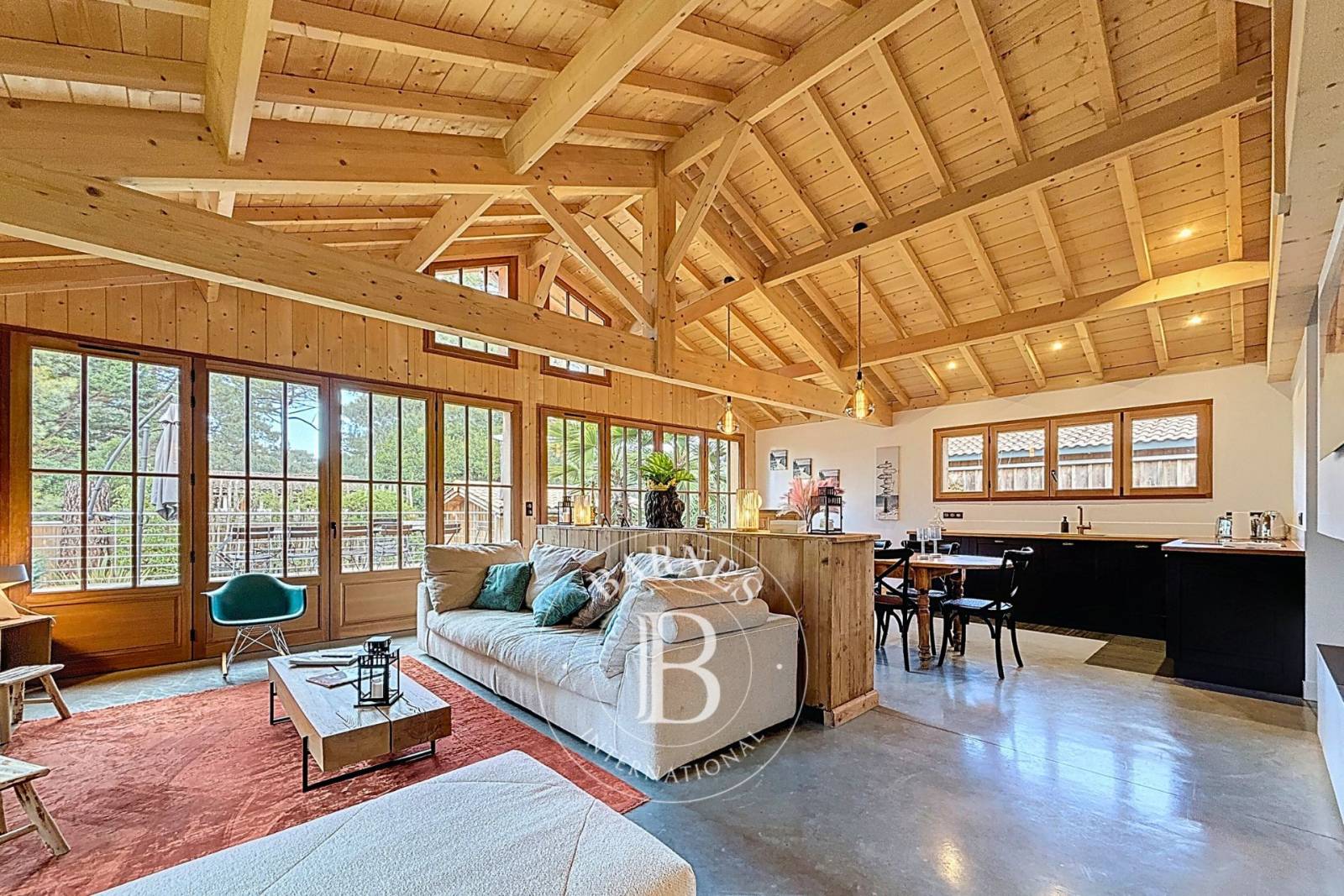VILLA STYLE CABANE BOIS AVEC PISCINE DANS LE VILLAGE DU CANON, SUR LA PRESQU’ÎLE DU CAP FERRET