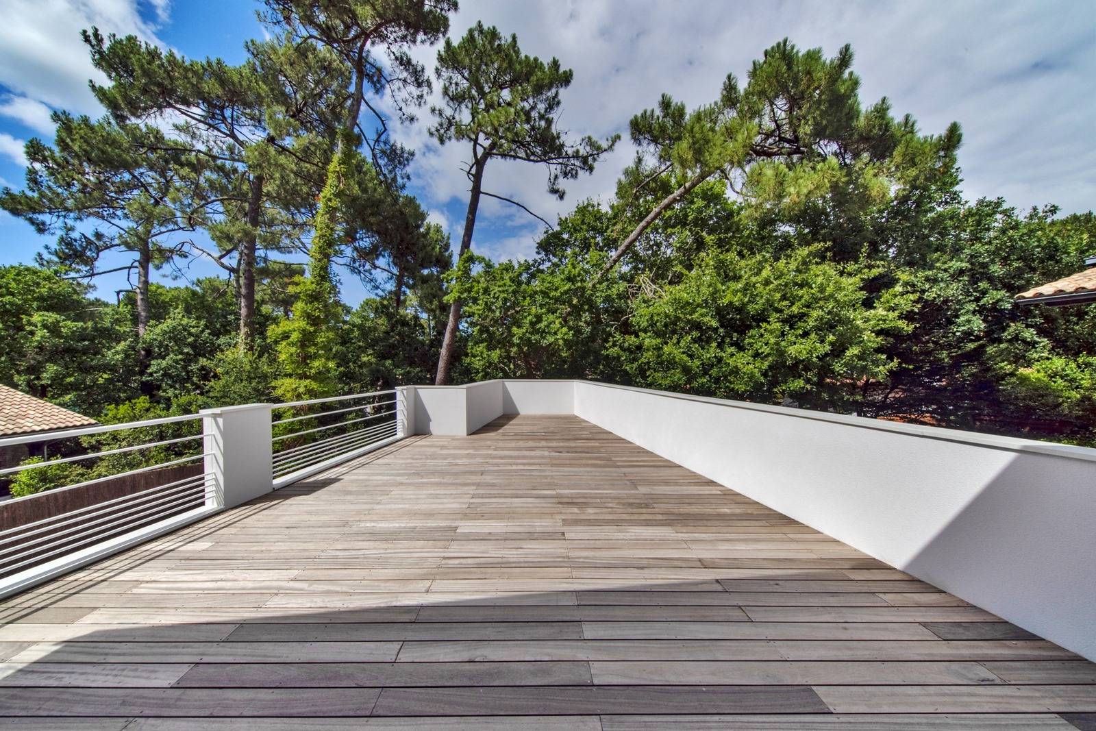 SECTEUR HAITZA BELLE VILLA NEUVE AVEC TERRASSE SOLARIUM A ACHETER AU PYLA SUR MER
