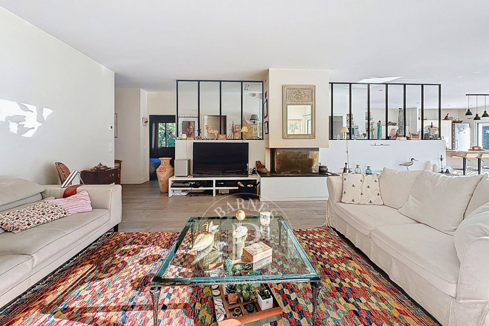 MAGNIFIQUE VILLA FAMILIALE RENOVÉE, 6 CHAMBRES ET PISCINE, AU PYLA-SUR-MER