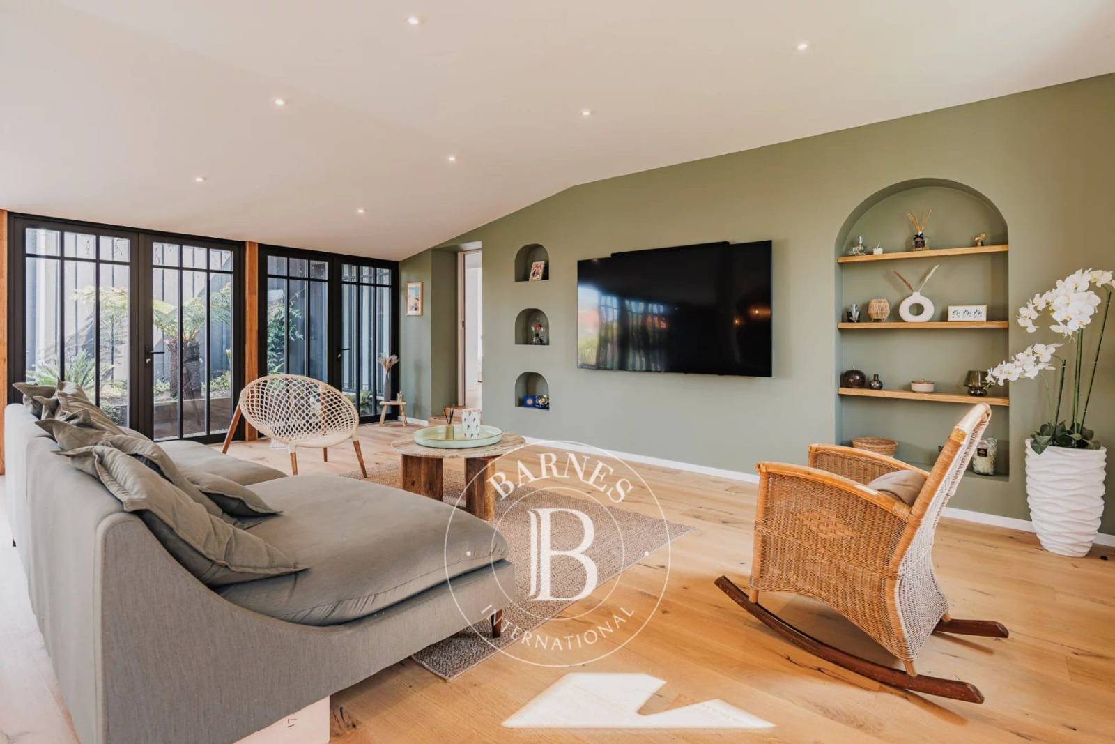 Salon lumineux dans villa d’exception à La Teste-de-Buch proche des commerces