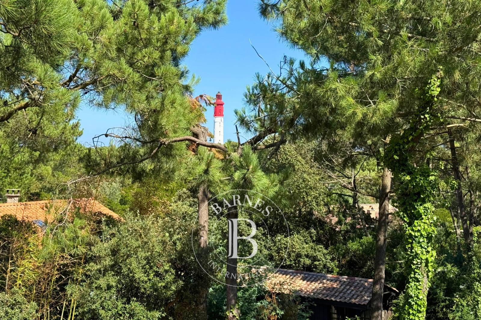 VILLA EN BOIS RÉNOVÉE AVEC PISCINE ET VUE PHARE AU CAP FERRET