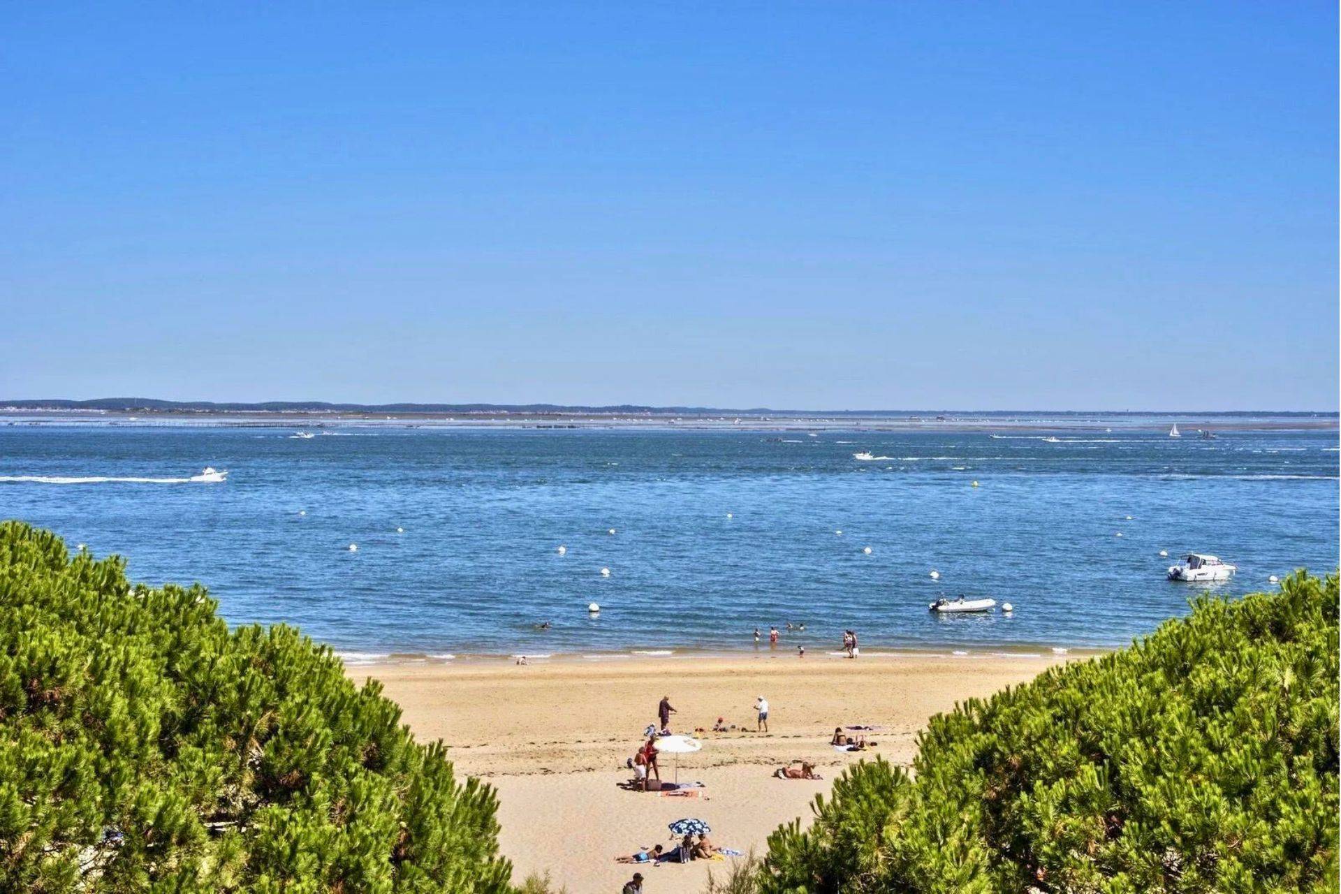APPARTEMENT EN PREMIÈRE LIGNE, DANS L’UNE DES RÉSIDENCES LES PLUS PRISÉES D’ARCACHON