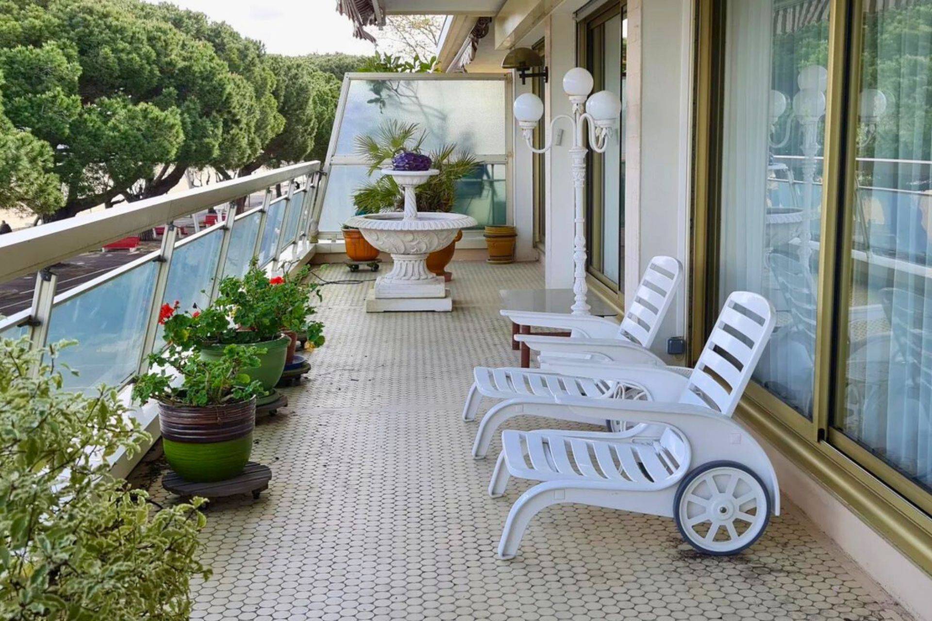 APPARTEMENT EN PREMIÈRE LIGNE, DANS L’UNE DES RÉSIDENCES LES PLUS PRISÉES D’ARCACHON