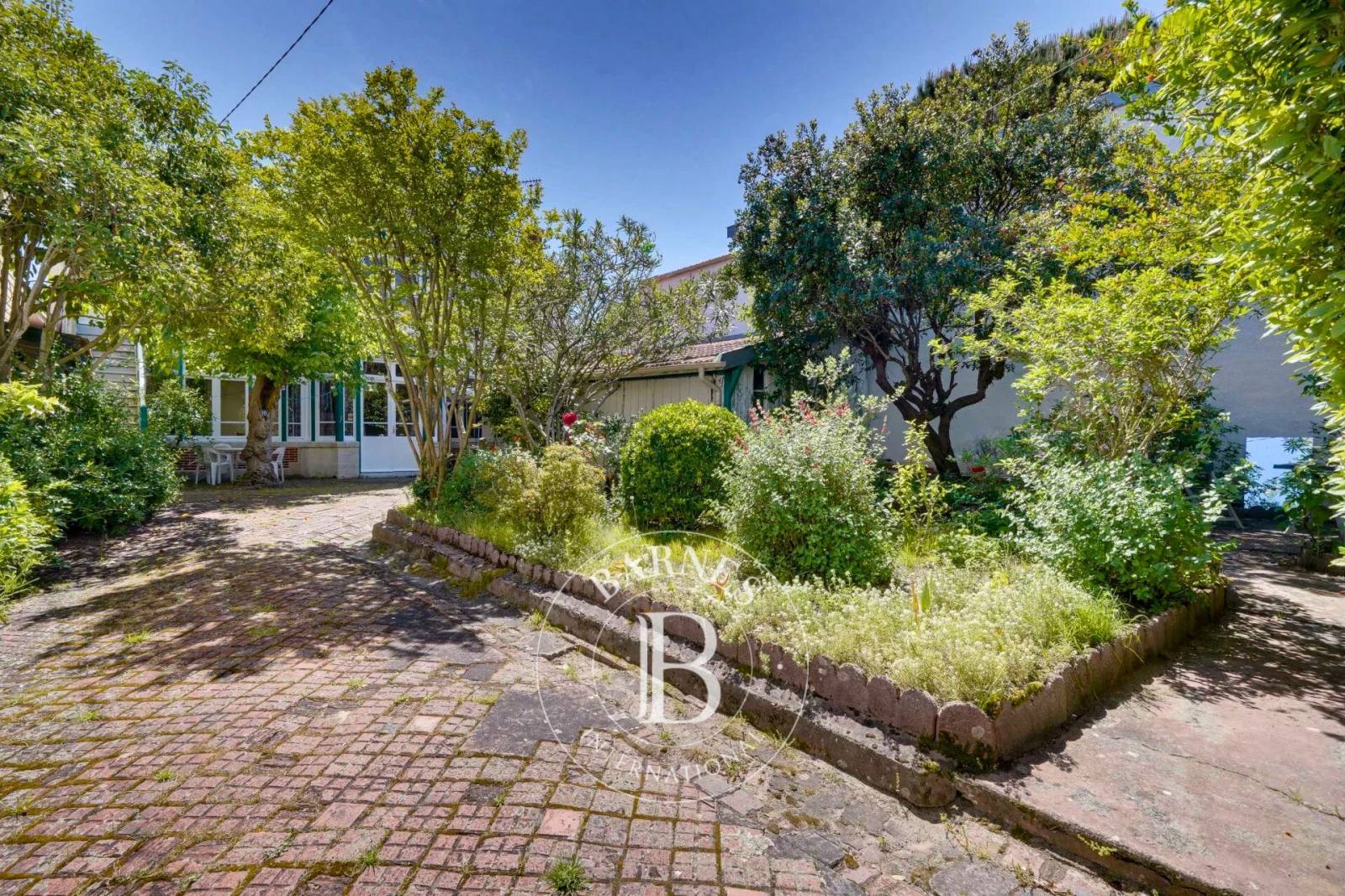 MAISON ARCACHONNAISE À RÉNOVER EN VILLE D’AUTOMNE À ARCACHON