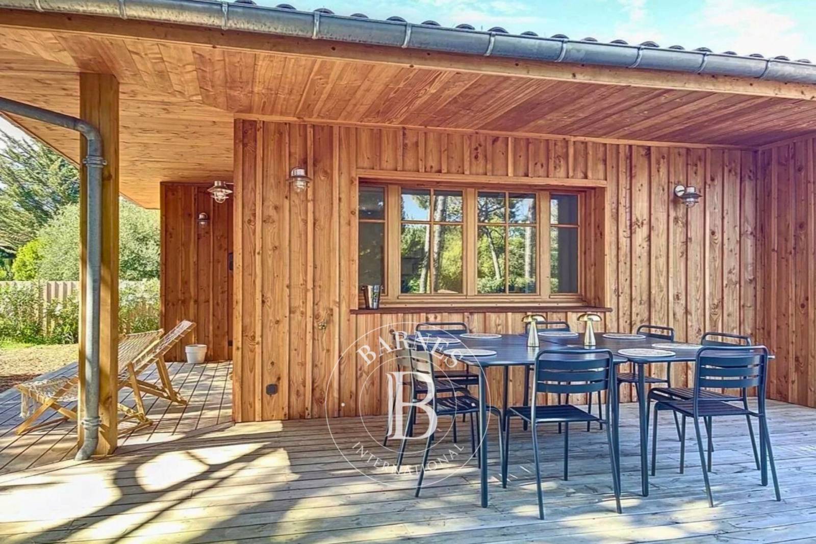 VILLA TYPIQUE FERRET CAPIENNE RÉNOVÉE, EN PLEIN COEUR DU VILLAGE DU CAP FERRET