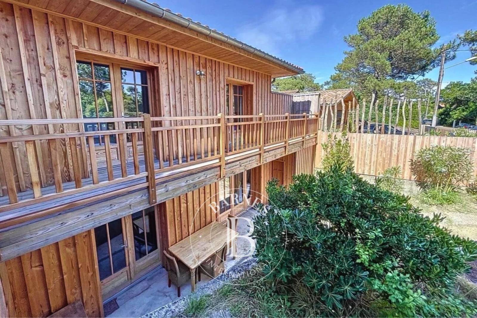 VILLA TYPIQUE FERRET CAPIENNE RÉNOVÉE, EN PLEIN COEUR DU VILLAGE DU CAP FERRET