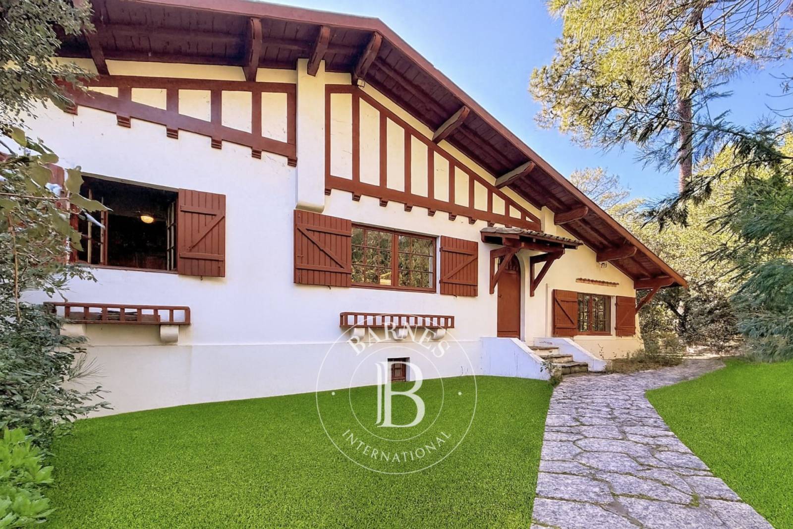 VILLA FAMILIALE À RÉNOVER AU MOULLEAU AU PYLA-SUR-MER