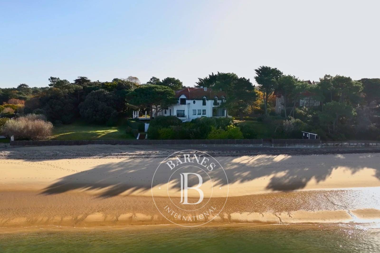EXCEPTIONNELLE PROPRIÉTÉ PREMIÈRE LIGNE AU MOULLEAU, À ARCACHON