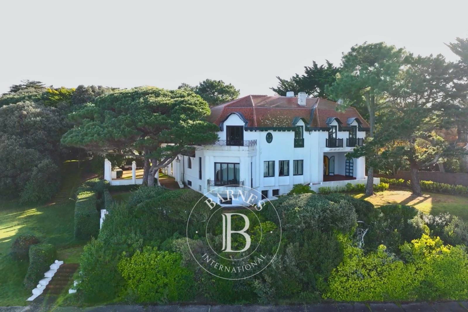 EXCEPTIONNELLE PROPRIÉTÉ PREMIÈRE LIGNE AU MOULLEAU, À ARCACHON