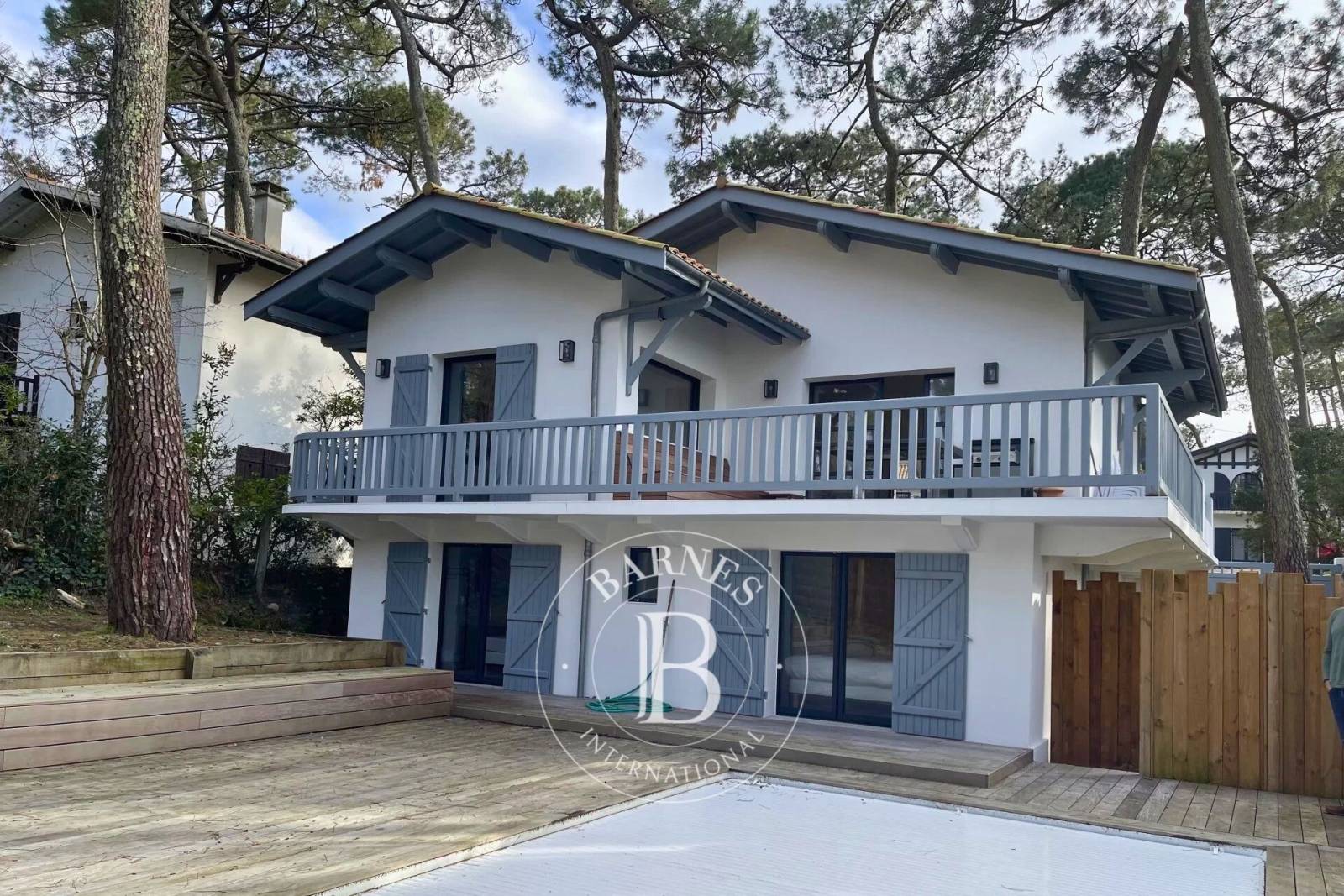 BELLE MAISON FAMILIALE AVEC VUE MER, DANS LE QUARTIER DE LA CORNICHE