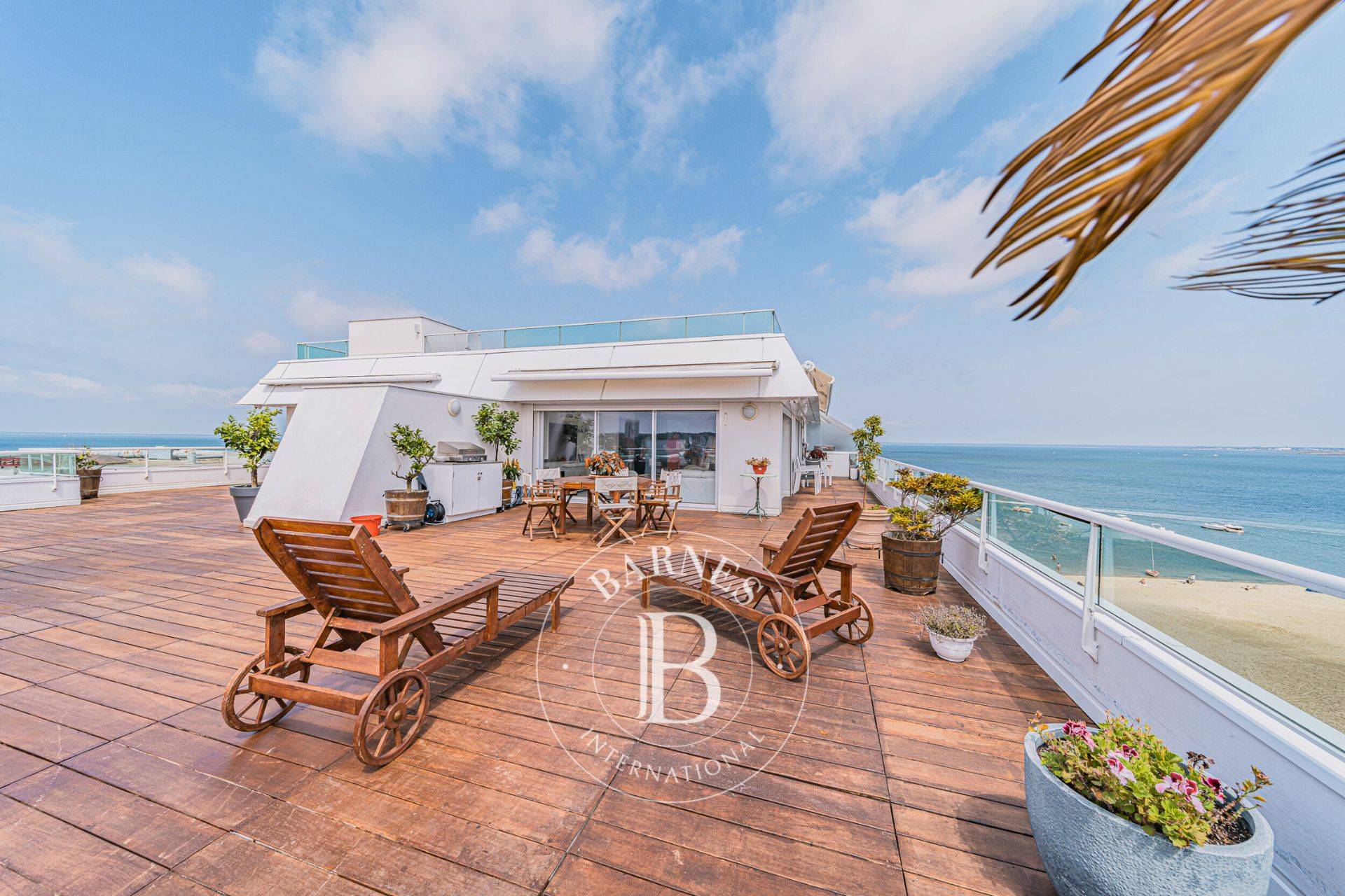 séjour lumineux appartement Arcachon vue mer cuisine îlot central