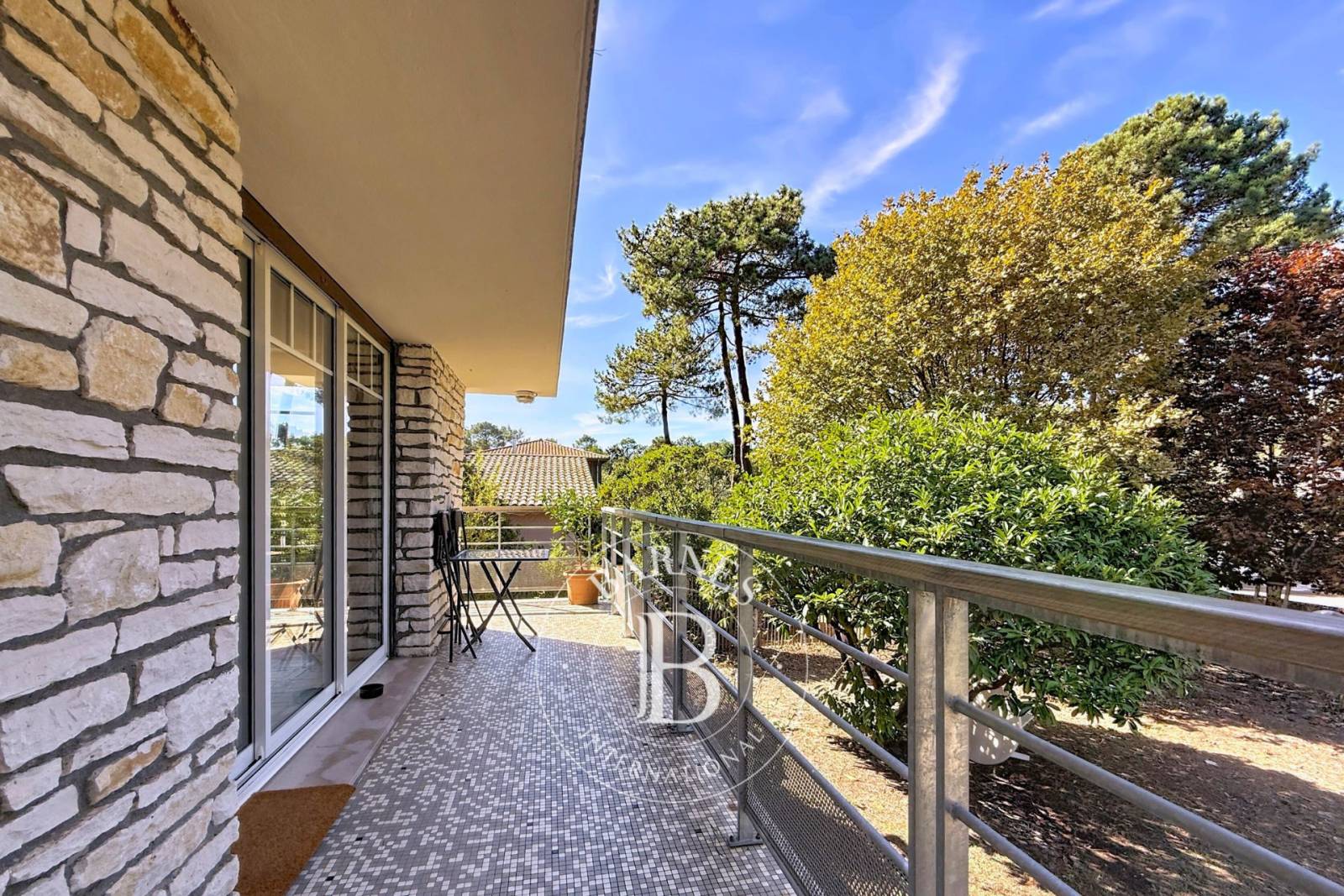 MAISON AVEC APPARTEMENT INDÉPENDANT ET TERRAIN ARBORÉ SUR LA PRESQU’ÎLE DU CAP FERRET