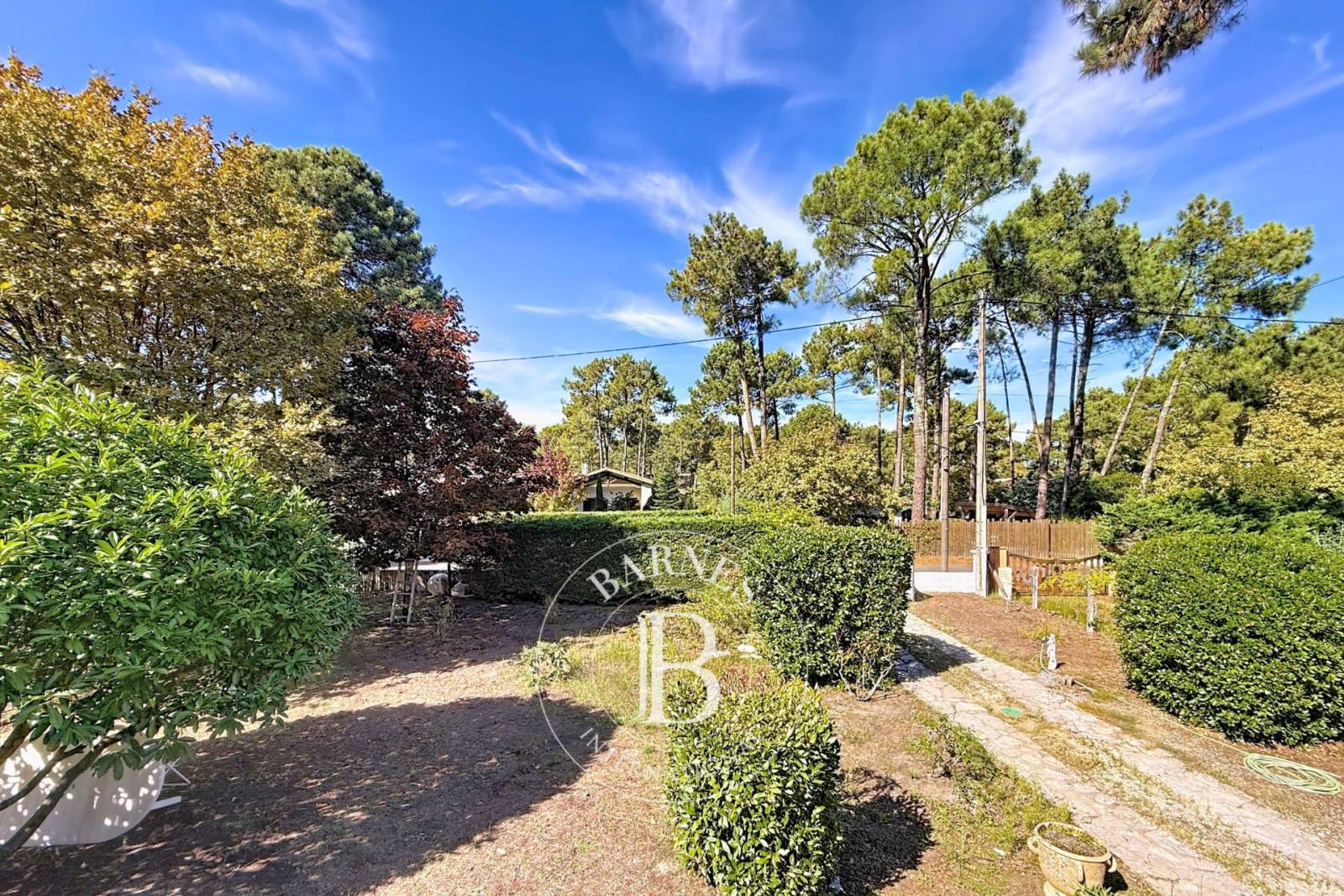 MAISON AVEC APPARTEMENT INDÉPENDANT ET TERRAIN ARBORÉ SUR LA PRESQU’ÎLE DU CAP FERRET