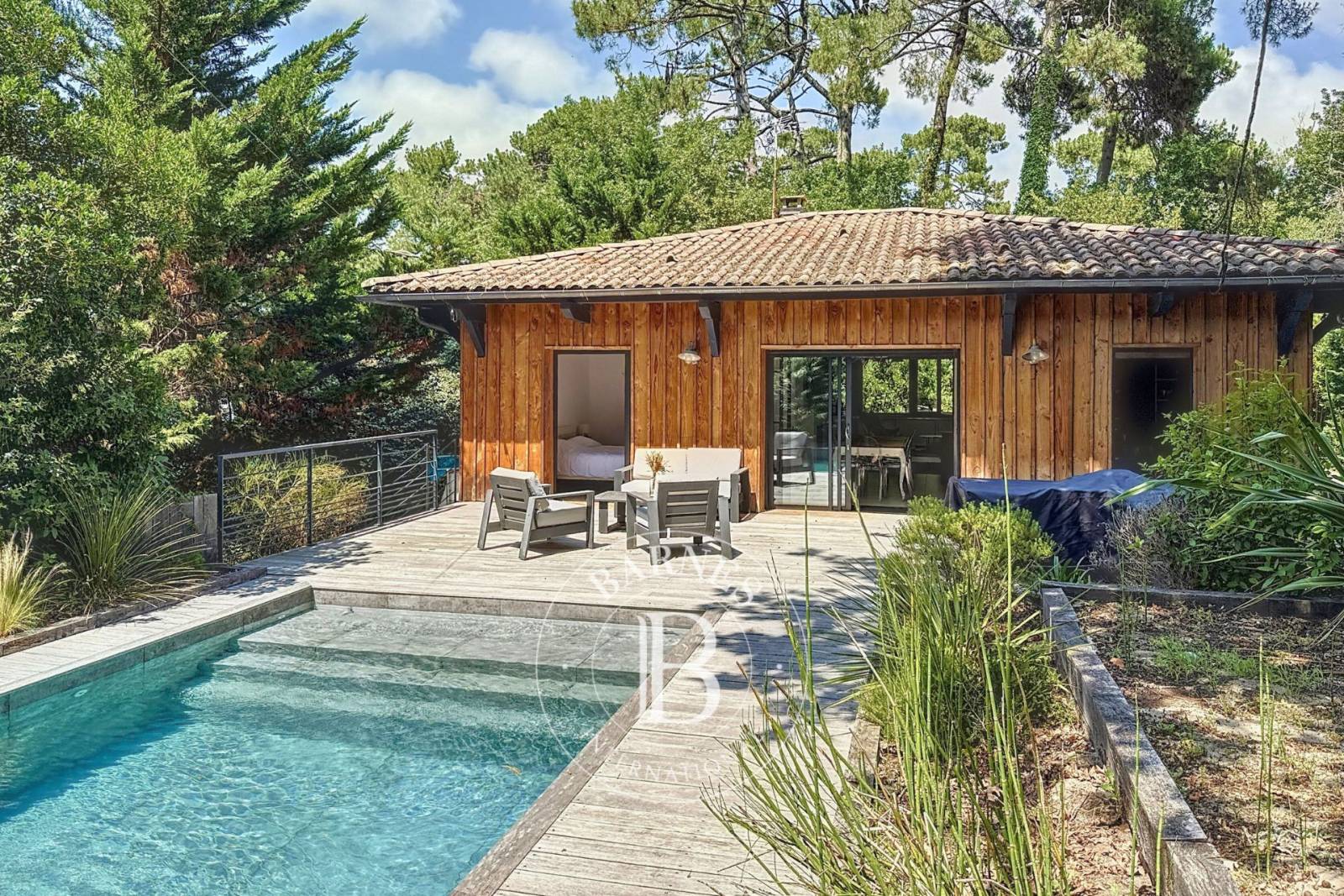 VILLA AVEC PISCINE DANS LE QUARTIER DE L’HAITZA, 5 CHAMBRES, PROCHE PLAGE – PYLA-SUR-MER