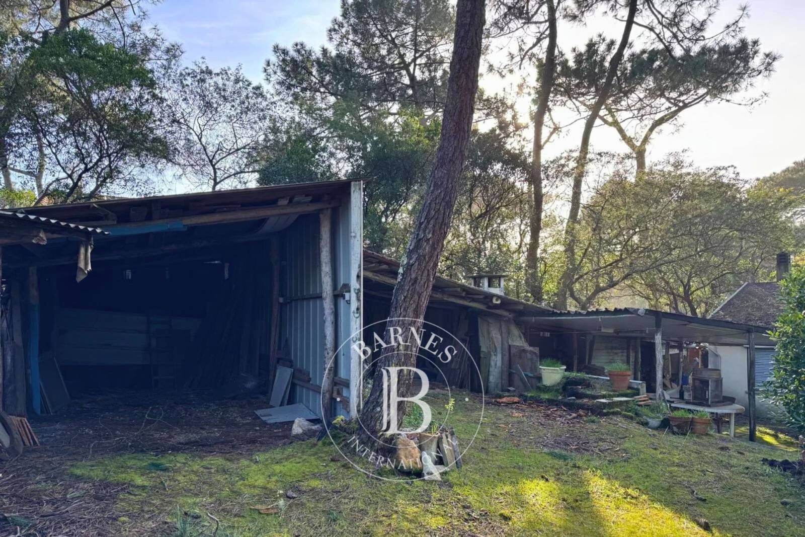 VILLA À RÉNOVER SITUÉE DANS LE TRIANGLE D’OR DU CAP FERRET