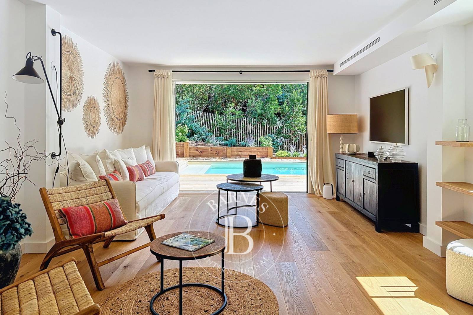 VILLA CONTEMPORAINE RÉNOVÉE AVEC PISCINE ET JARDIN PAYSAGER – VILLAGE DU CANON, PRESQU’ÎLE DU CAP FERRET