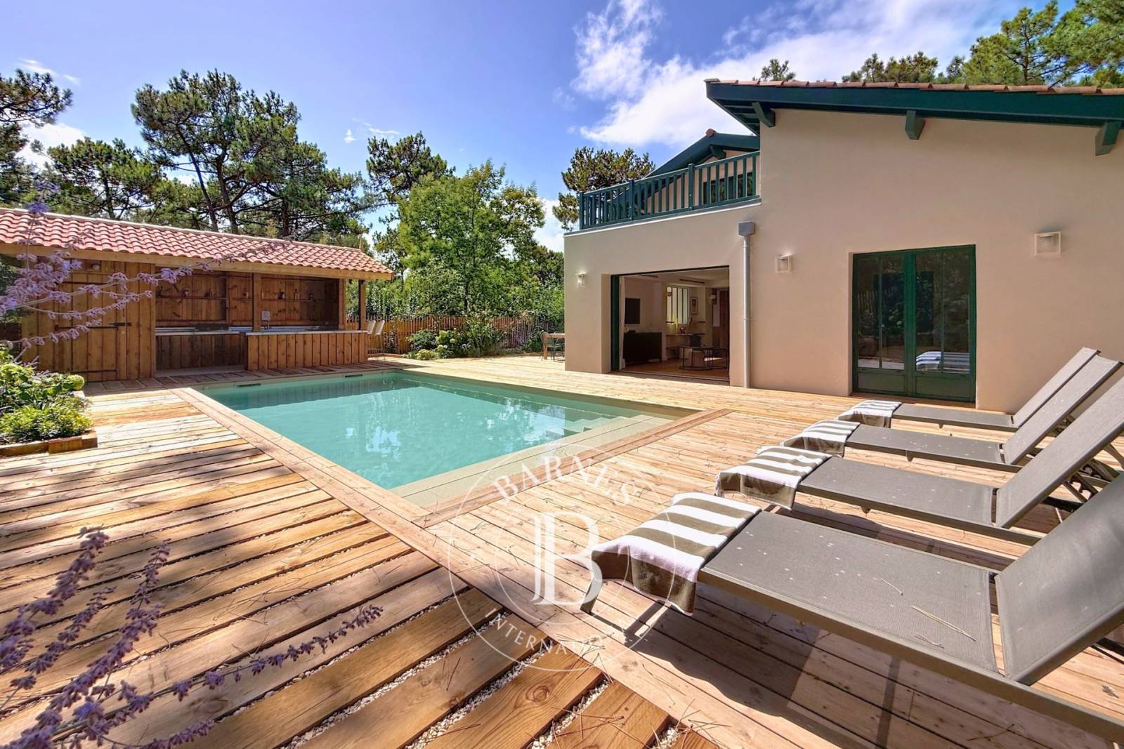 VILLA CONTEMPORAINE RÉNOVÉE AVEC PISCINE ET JARDIN PAYSAGER – VILLAGE DU CANON, PRESQU’ÎLE DU CAP FERRET