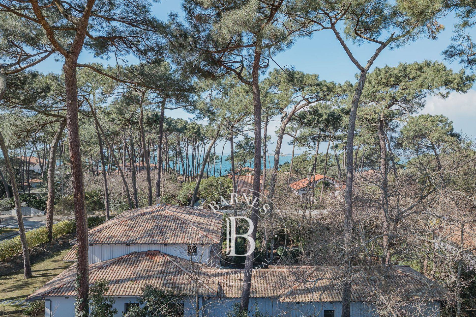 Immobilier de prestige sur le Bassin d’Arcachon, villa avec piscine chauffée