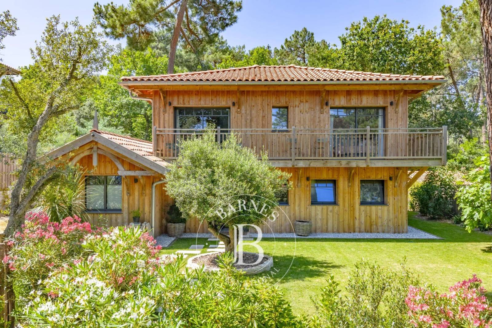 séjour lumineux dans villa de luxe Barnes Pyla-sur-Mer