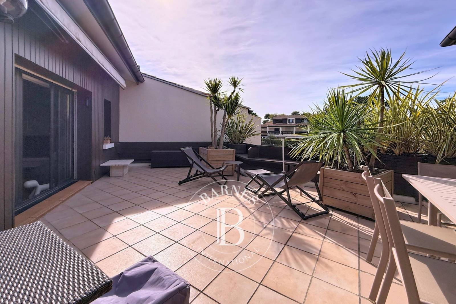 APPARTEMENT T5 EN DUPLEX AVEC TERRASSE EN CŒUR DE VILLAGE – CAP FERRET