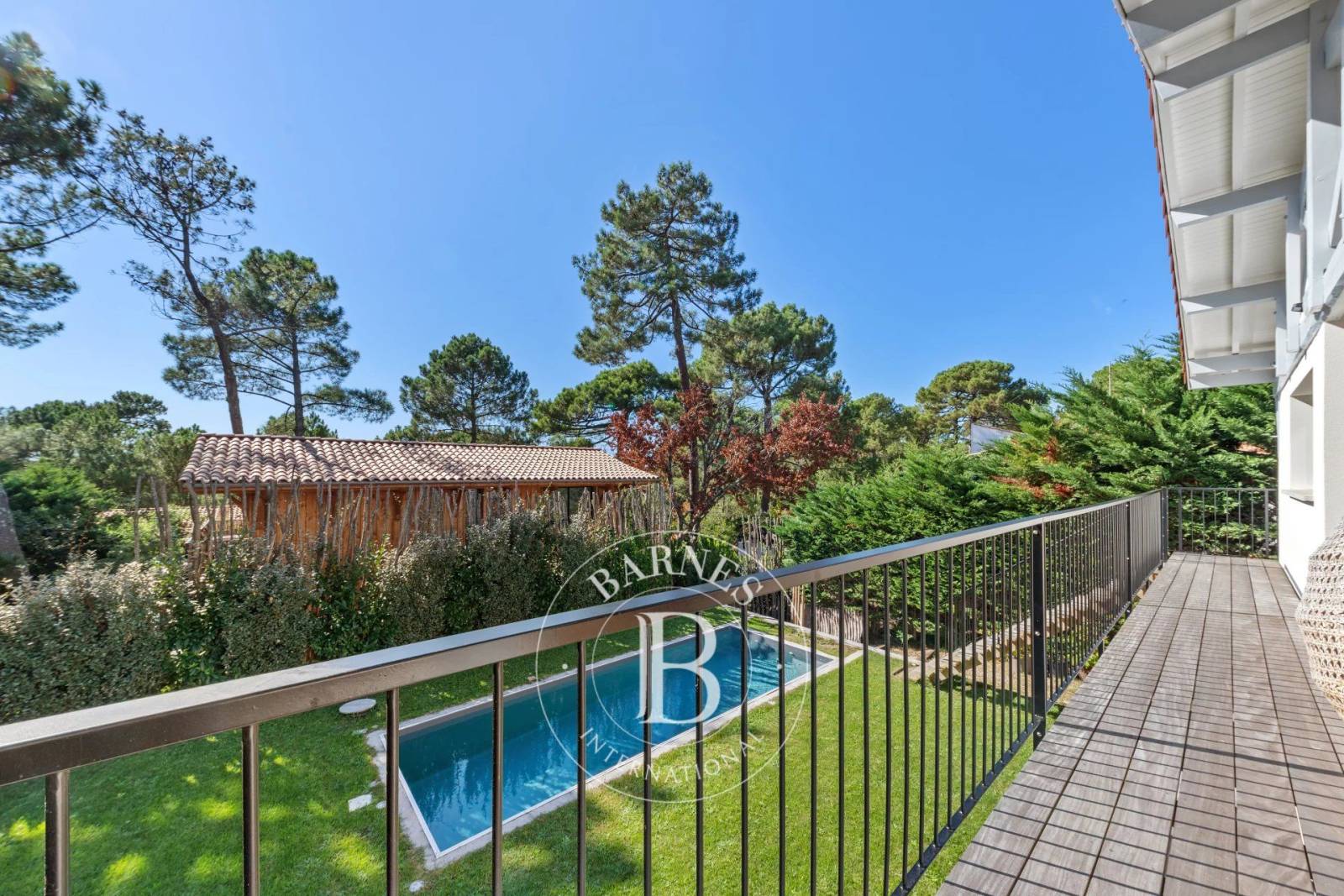 VILLA AVEC 4 CHAMBRES, PISCINE ET SALLE DE SPORT, ET PLAGE À PIED AU PYLA-SUR-MER