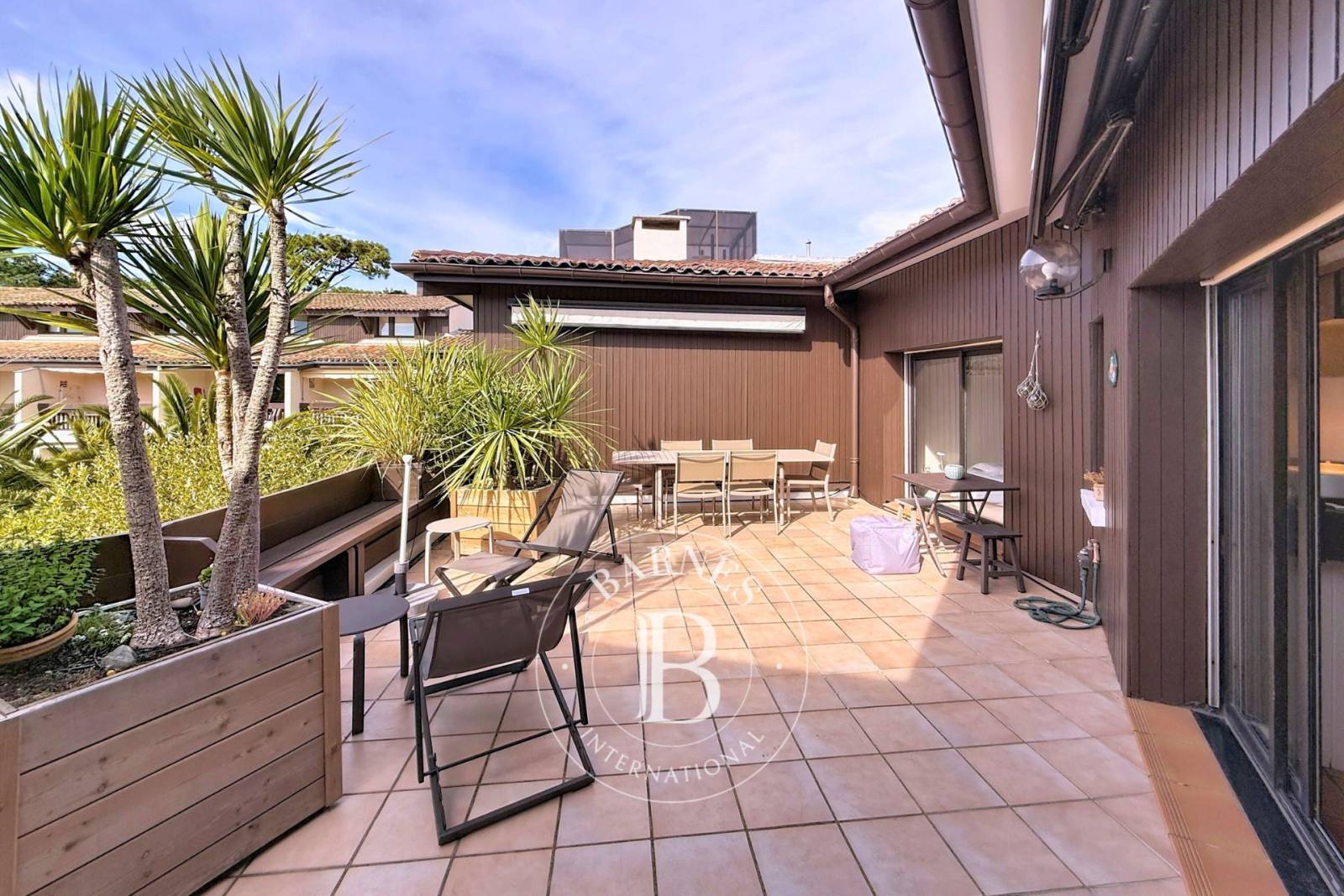 APPARTEMENT T5 EN DUPLEX AVEC TERRASSE EN CŒUR DE VILLAGE – CAP FERRET